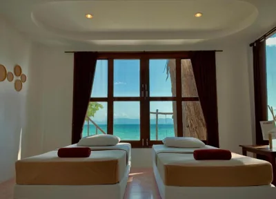 Quadruple Room with Sea View — Tiki Beach Koh Phangan Beach Restaurant Bar and Coworking